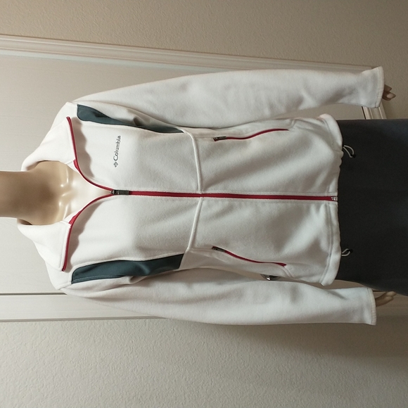 Columbia Jackets & Blazers - Columbia cream fleece jacket